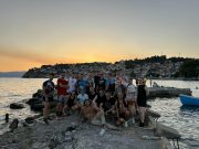 “Lychnid running society” ве поканвит на трчање со новогодишни капи